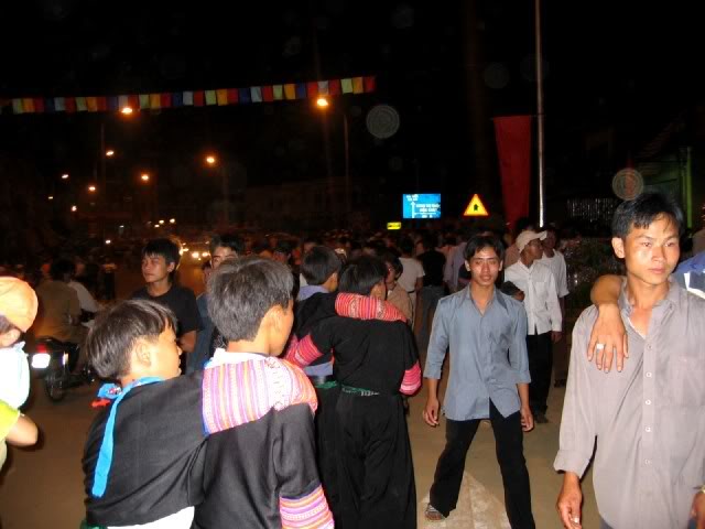 Chợ t&igrave;nh Mộc Ch&acirc;u